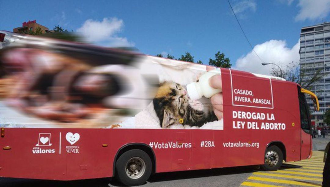 Imagen del autobús contra el derecho al aborto de la organización Hazteoír. Imagen del autobús contra el derecho al aborto de la organización Hazteoír.
