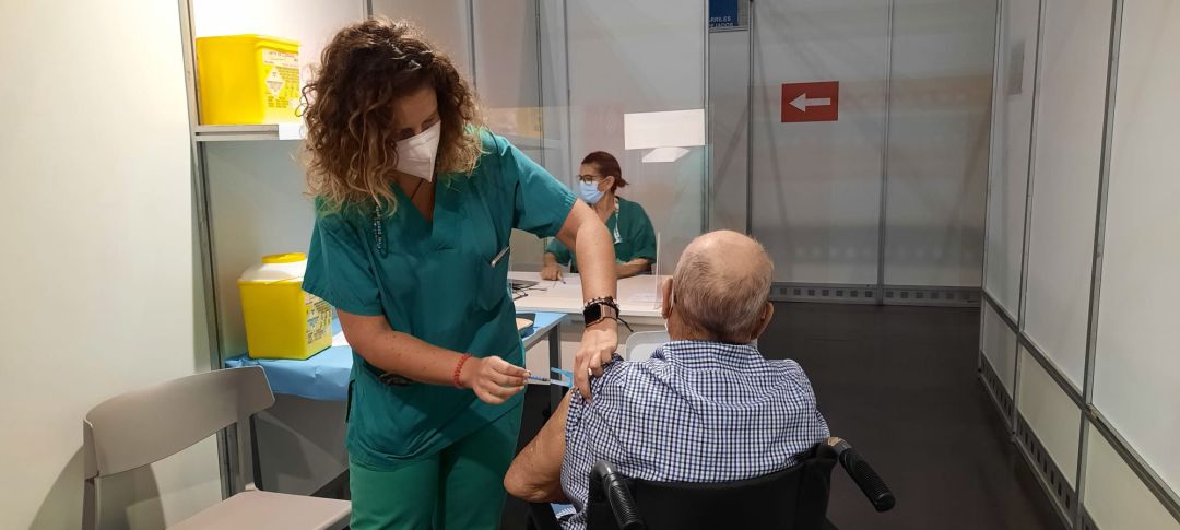 Inici de la tercera dosi de la vacunació als majors Inici de la tercera dosi de la vacunació als majors
