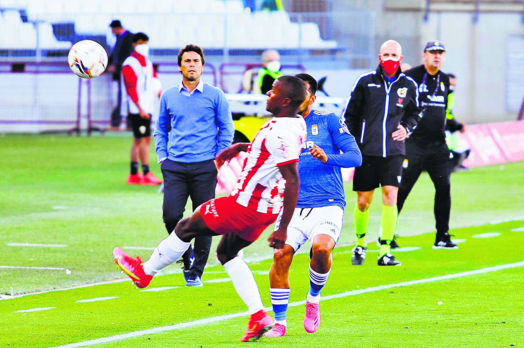 Almería-Oviedo, primer partido de Rubi en el Almería. Almería-Oviedo, primer partido de Rubi en el Almería.