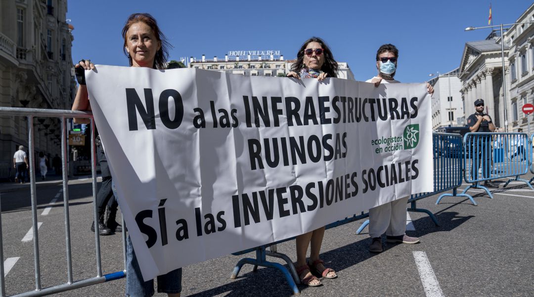 Una concentración protesta contra la ampliación del aeropuerto de Madrid-Barajas Una concentración protesta contra la ampliación del aeropuerto de Madrid-Barajas