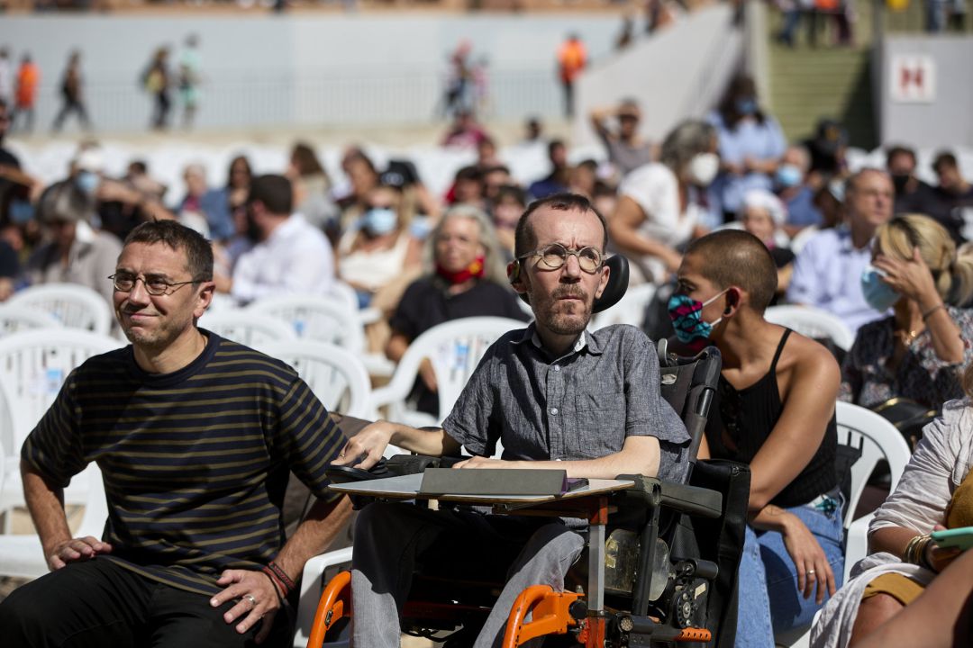 El politólogo Juan Carlos Monedero y el portavoz parlamentario de Unidas Podemos, Pablo Echenique, en la fiesta del centenario del PCE, en Rivas-Vaciamadrid. El politólogo Juan Carlos Monedero y el portavoz parlamentario de Unidas Podemos, Pablo Echenique, en la fiesta del centenario del PCE, en Rivas-Vaciamadrid.