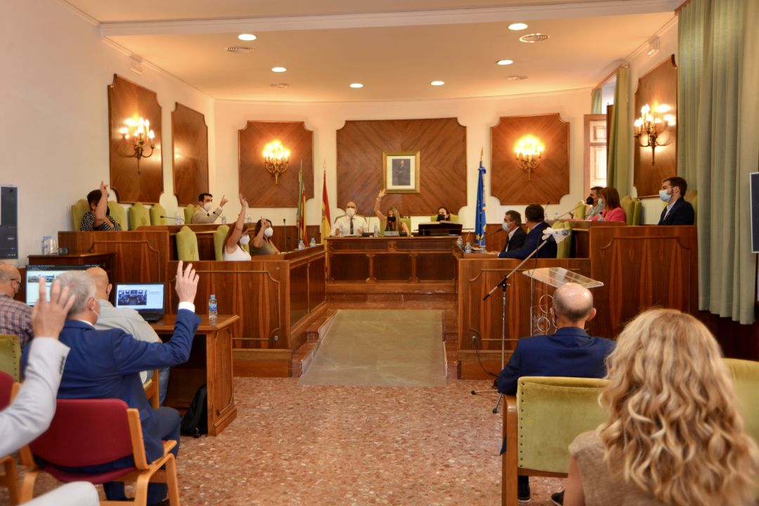 Pleno en Oliva para elegir a la nueva alcaldesa Yolanda Balaguer, tras la marcha de David González Pleno en Oliva para elegir a la nueva alcaldesa Yolanda Balaguer, tras la marcha de David González