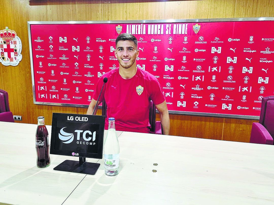 Sdjan Babic antes de comenzar la rueda de prensa. Sdjan Babic antes de comenzar la rueda de prensa.