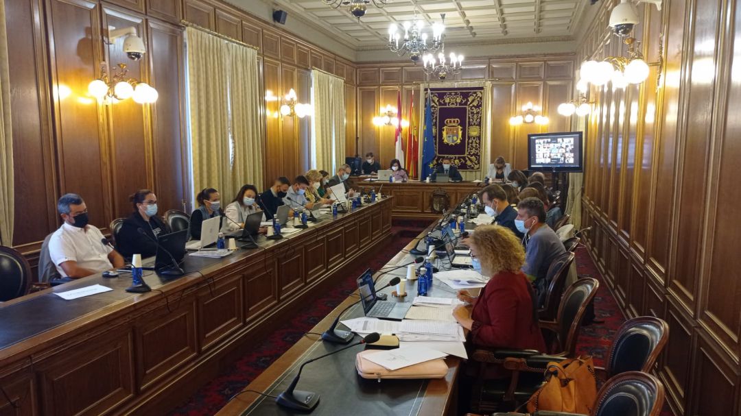 Primer pleno presencial tras la pandemia Primer pleno presencial tras la pandemia