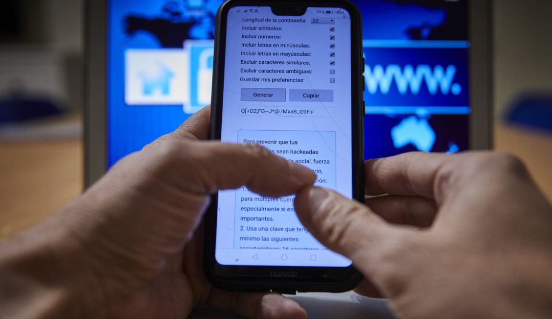 Las fuerzas de seguridad registraron en Navarra 4.465 ciberdelitos en 2020, un 39,1% más que en 2019. Las fuerzas de seguridad registraron en Navarra 4.465 ciberdelitos en 2020, un 39,1% más que en 2019.