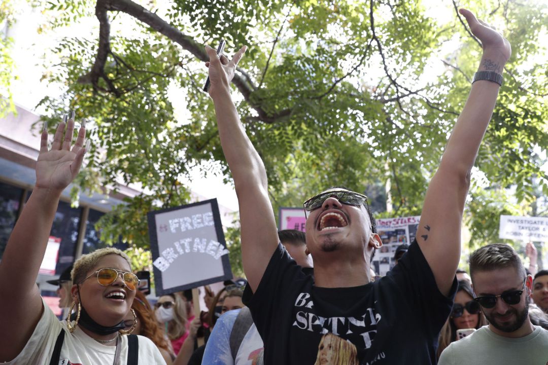 Fans de Britney Spears celebran la retirada de la tutela a la cantante en Los Ángeles (EEUU). Fans de Britney Spears celebran la retirada de la tutela a la cantante en Los Ángeles (EEUU).