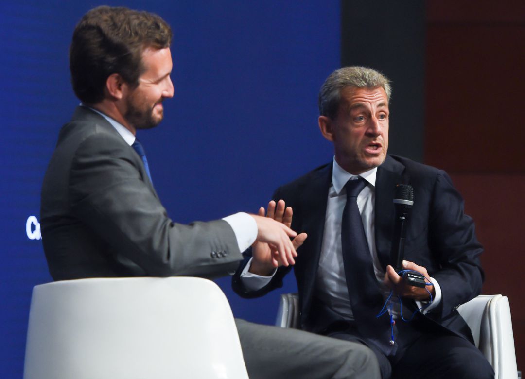 El presidente del PP, Pablo Casado (i) y el expresidente de Francia Nicolas Sarkozy (d), durante la mesa titulada ‘La sociedad abierta y sus enemigos’, en el marco de la tercera jornada de la Convención Nacional del PP, a 29 de septiembre de 2021, en Madrid (España). El presidente del PP, Pablo Casado (i) y el expresidente de Francia Nicolas Sarkozy (d), durante la mesa titulada ‘La sociedad abierta y sus enemigos’, en el marco de la tercera jornada de la Convención Nacional del PP, a 29 de septiembre de 2021, en Madrid (España).