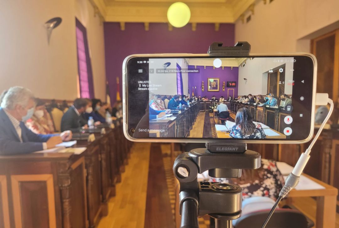 Todos los concejales representados en el consistorio jiennense han podido ocupar, este jueves, sus escaños en el salón de plenos Todos los concejales representados en el consistorio jiennense han podido ocupar, este jueves, sus escaños en el salón de plenos
