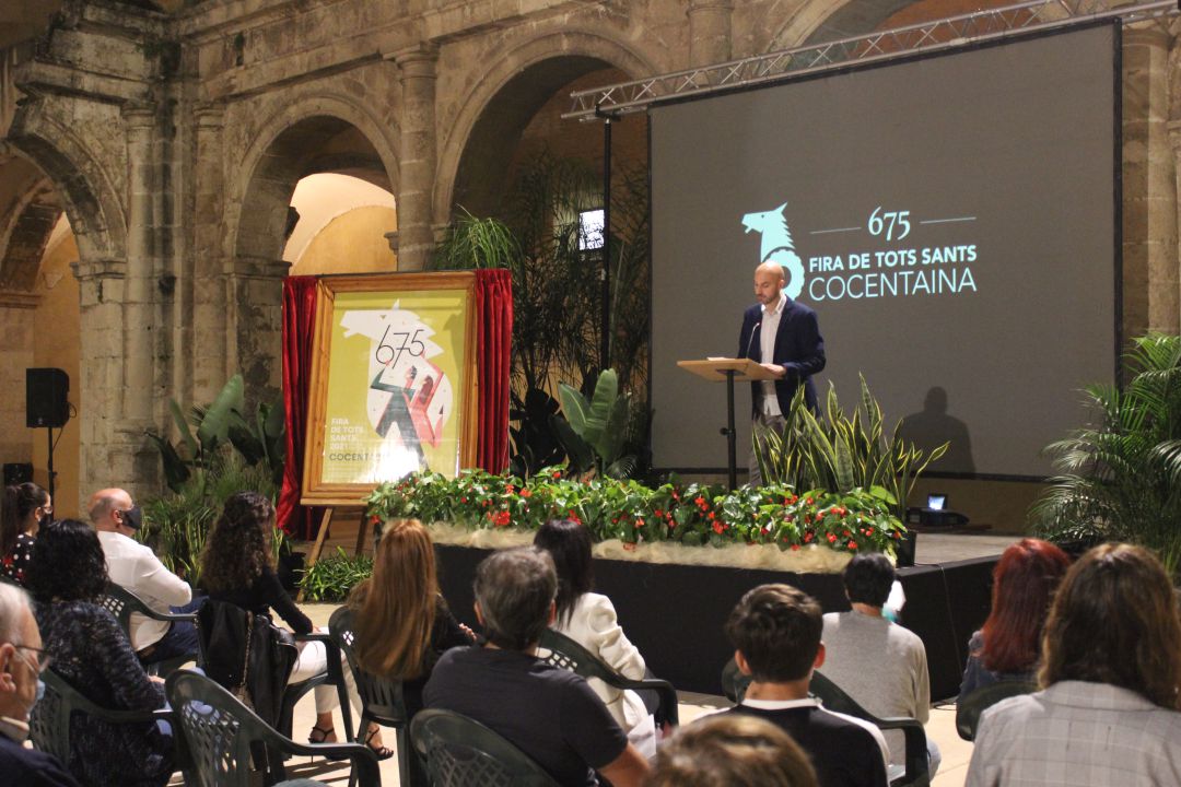 Vicent Ramón durante su intervención en el acto de presentación para explicar cómo ha creado y el significado del cartel que ya anuncia la Fira de Tots Sants de 2021. Vicent Ramón durante su intervención en el acto de presentación para explicar cómo ha creado y el significado del cartel que ya anuncia la Fira de Tots Sants de 2021.