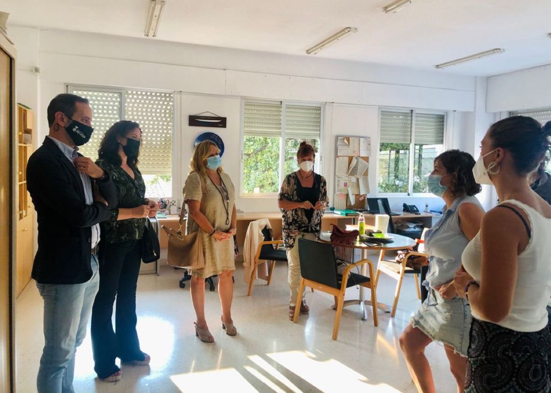 Responsables políticos locales visitan el CEE Gargasindi habilitado en el viejo IES de Benissa Responsables políticos locales visitan el CEE Gargasindi habilitado en el viejo IES de Benissa