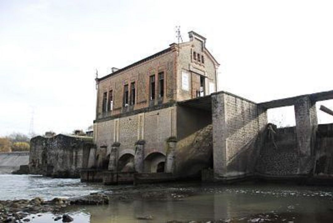 Edificio que pretende derribar Confederación Hidrográfica del Guadalquivir. Edificio que pretende derribar Confederación Hidrográfica del Guadalquivir.