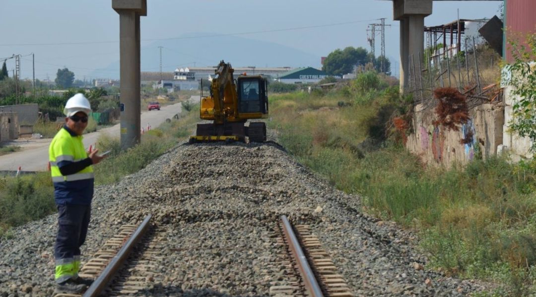 Desmontaje de las vias del tren Desmontaje de las vias del tren
