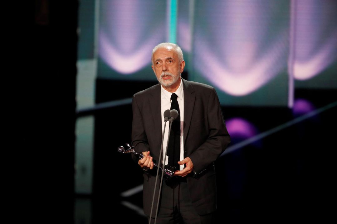 Fernando Trueba recoge el premio a la Mejor Dirección por "El olvido que seremos" Fernando Trueba recoge el premio a la Mejor Dirección por "El olvido que seremos"