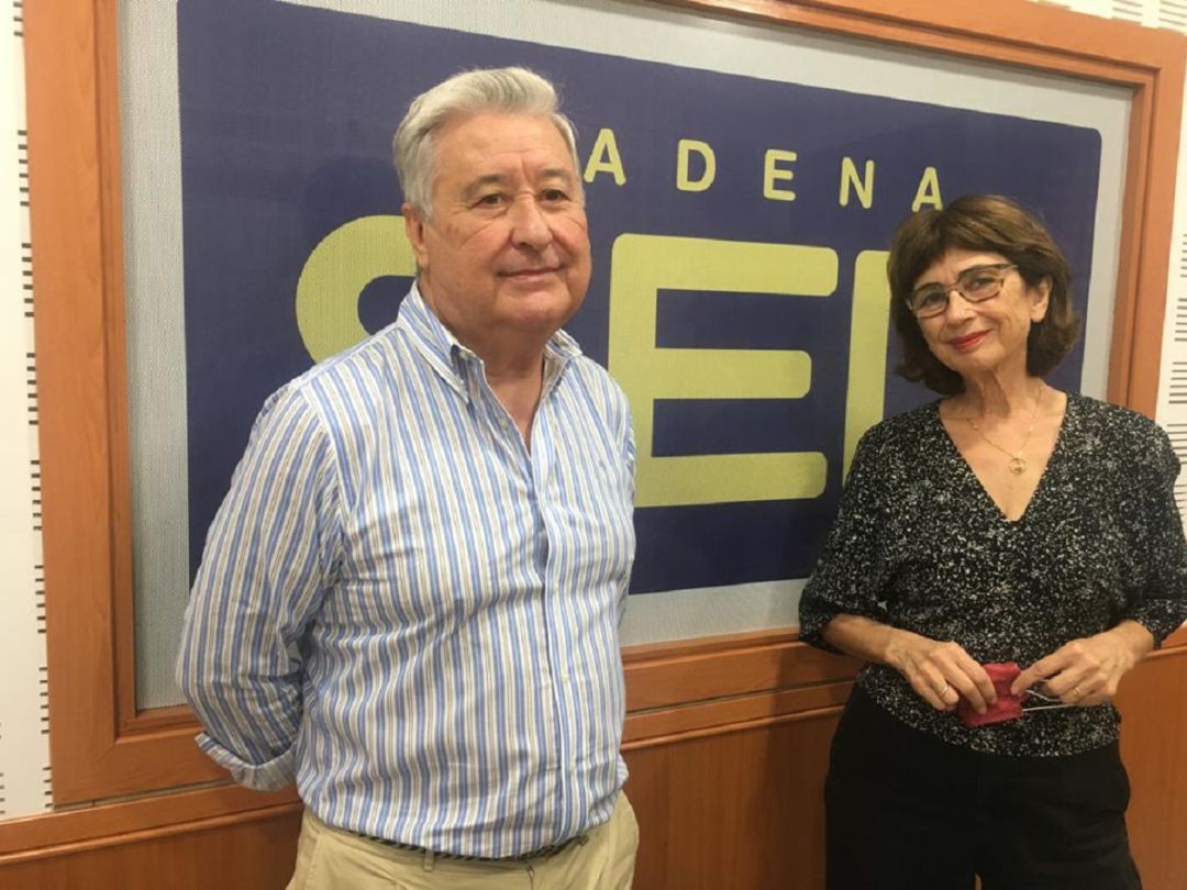 Francisco Moreno, presidente de la Fundación Antonio Gala, y Pilar del Río, presidenta de la Fundación José Saramago, en el estudio de Radio Córdoba Cadena SER Francisco Moreno, presidente de la Fundación Antonio Gala, y Pilar del Río, presidenta de la Fundación José Saramago, en el estudio de Radio Córdoba Cadena SER