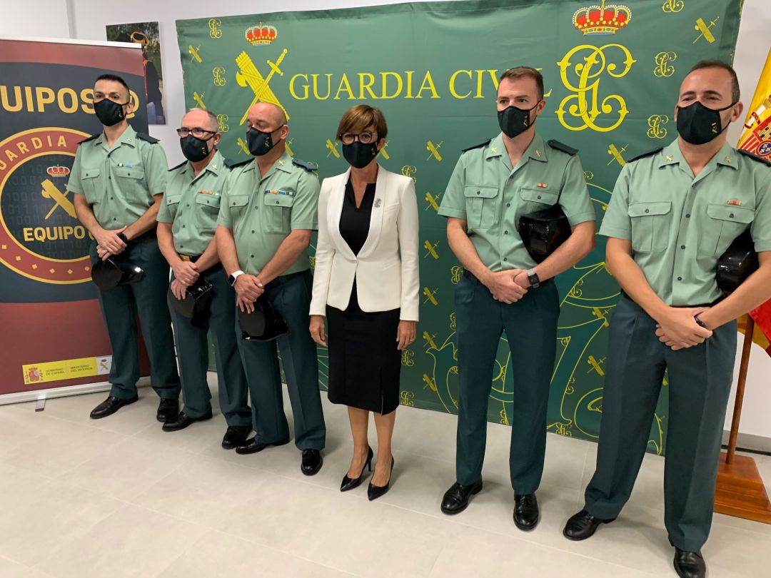 La directora de la Guardia Civil, con el equipo @ de Córdoba La directora de la Guardia Civil, con el equipo @ de Córdoba