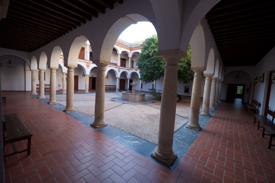 Patio de la Fundación Gala Patio de la Fundación Gala