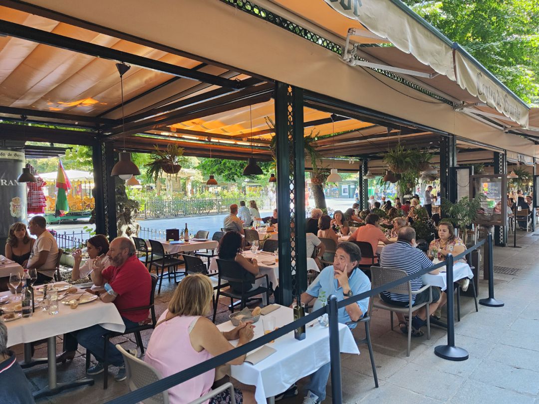 Foto de una terraza en la plaza Bibrambla de Granada el pasado septiembre de 2021 Foto de una terraza en la plaza Bibrambla de Granada el pasado septiembre de 2021