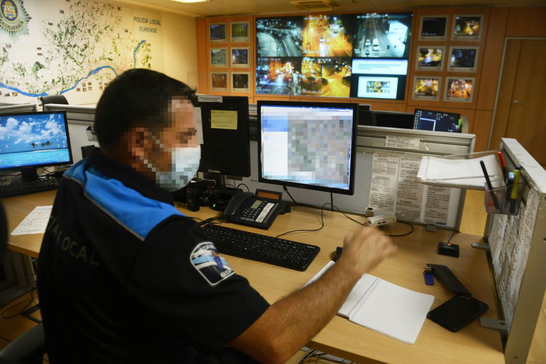 Sala central de control en la comisaría de la Policía Local de Ourense Sala central de control en la comisaría de la Policía Local de Ourense