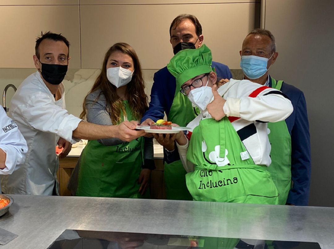 Orlando Tobajas a la izquierda, junto a Laura Calvo, Chema Tejerina, Alba Bertrán y Antonio Rodríguez Orlando Tobajas a la izquierda, junto a Laura Calvo, Chema Tejerina, Alba Bertrán y Antonio Rodríguez