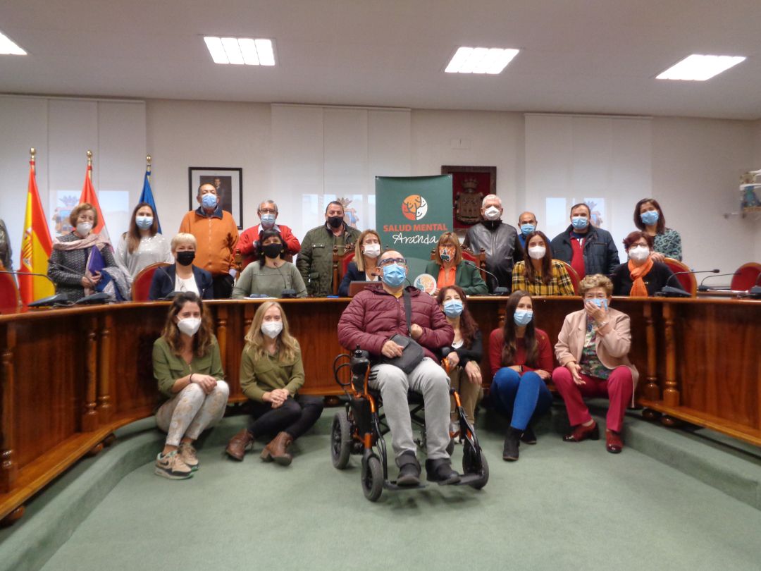 El salón de plenos acogió este acto, incluida la 'foto de familia' El salón de plenos acogió este acto, incluida la 'foto de familia'