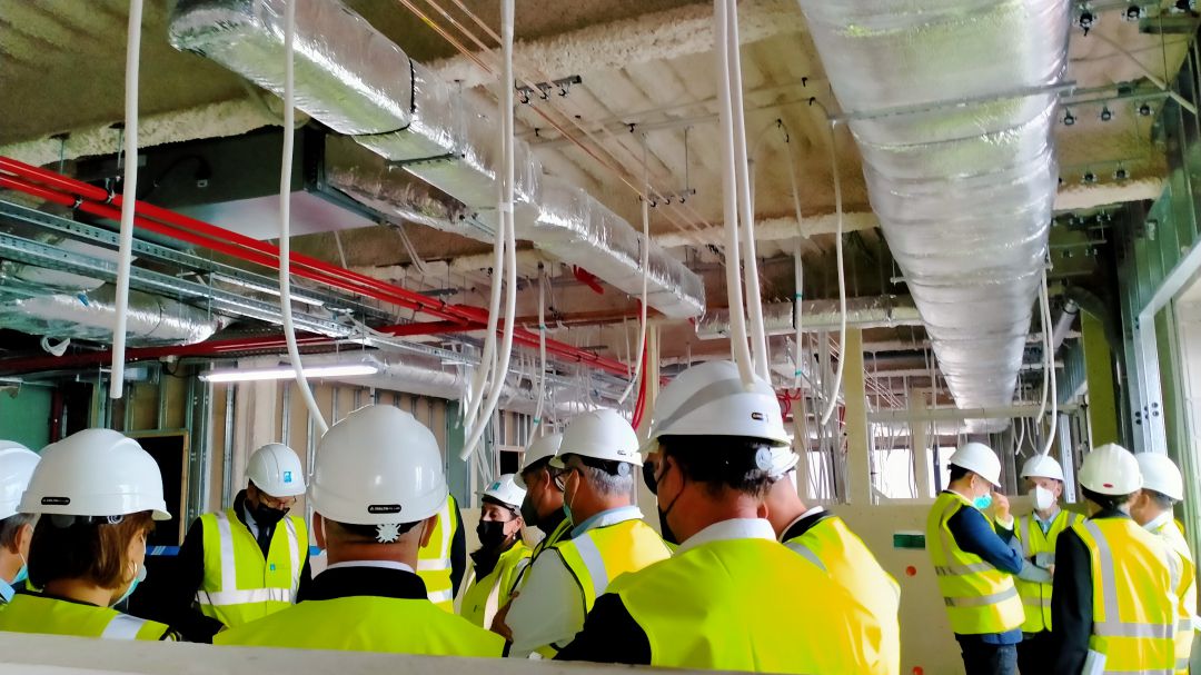 El presidente de la Xunta visita las obras de ampliación del CHUAC El presidente de la Xunta visita las obras de ampliación del CHUAC