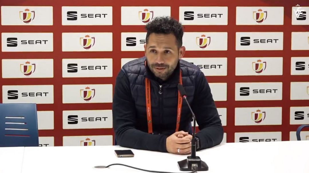 Adrián Ferrandis en rueda de prensa de la Copa del Rey con el Nuñol Adrián Ferrandis en rueda de prensa de la Copa del Rey con el Nuñol