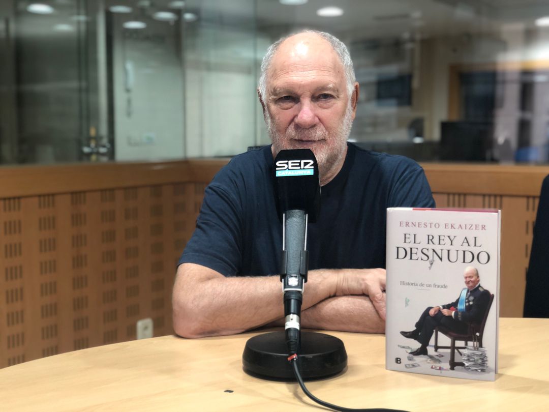 Ernesto Ekaizer presentant el llibre a la ràdio Ernesto Ekaizer presentant el llibre a la ràdio