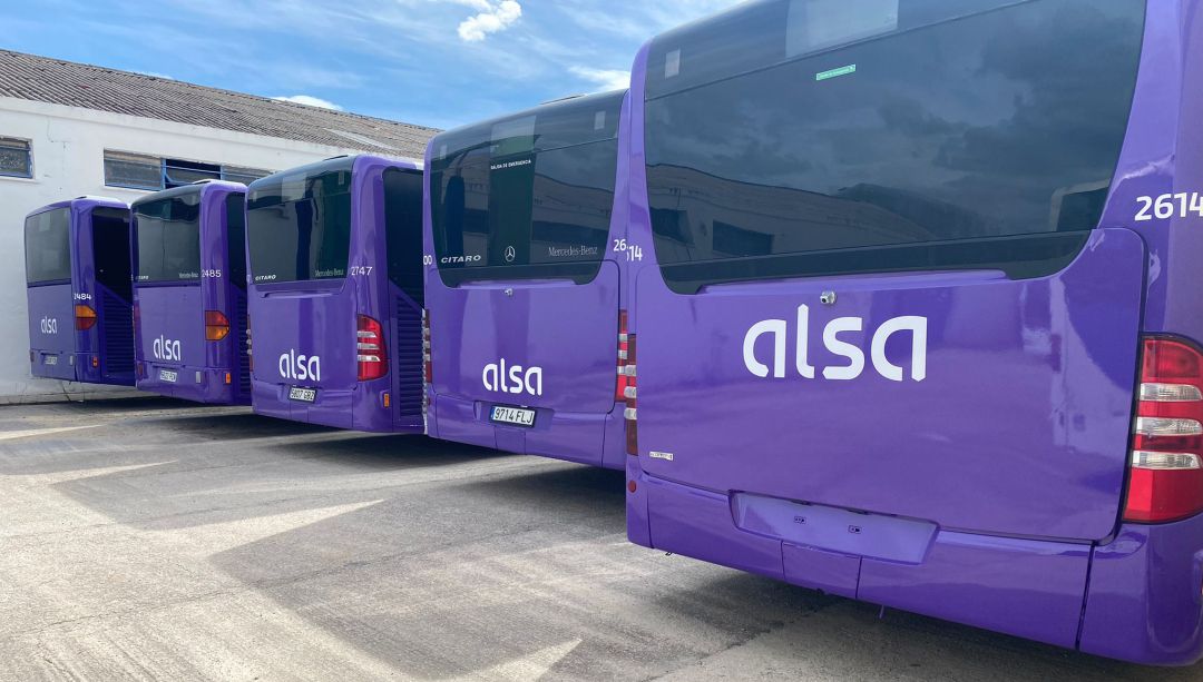Varios autobuses urbanos de Alsa. Varios autobuses urbanos de Alsa.