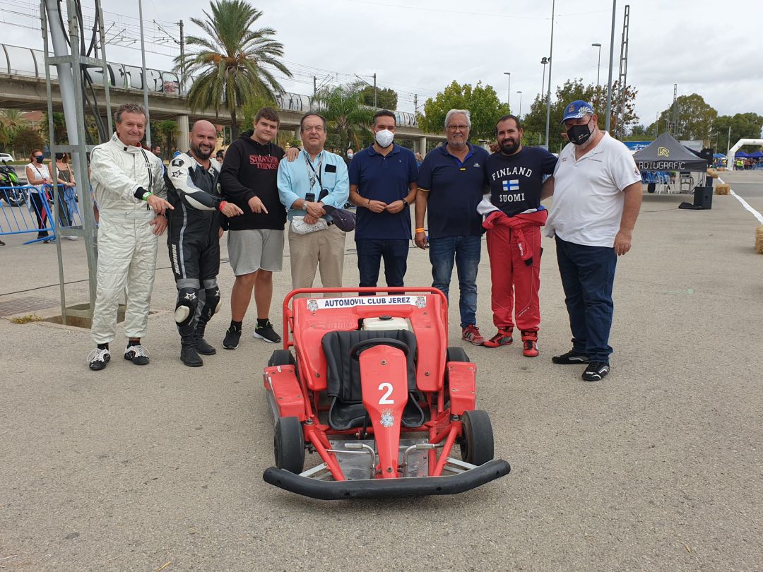 Jesús Alba con los respresentantes del Consejo Local del Motor Jesús Alba con los respresentantes del Consejo Local del Motor