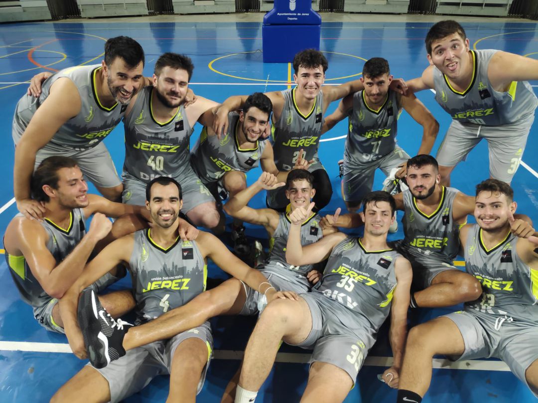 Jugadores del DKV Jerez celebrando el triunfo Jugadores del DKV Jerez celebrando el triunfo