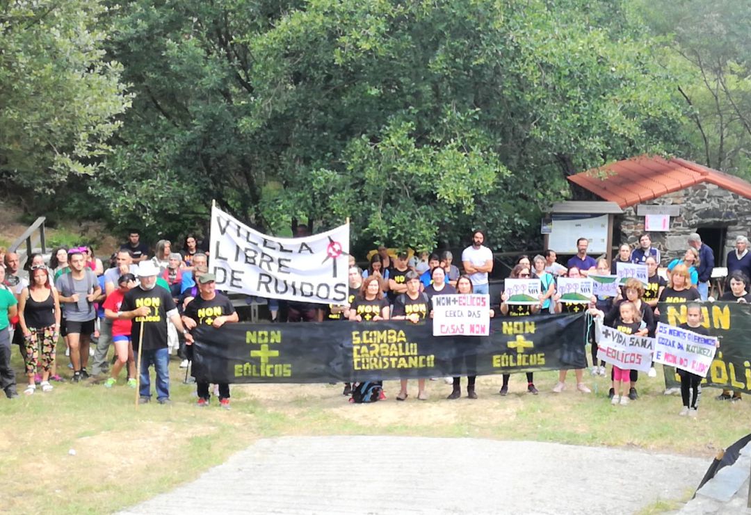 Manifestación contra os parques eólicos Bustel, Campelo e Monte Toural Manifestación contra os parques eólicos Bustel, Campelo e Monte Toural