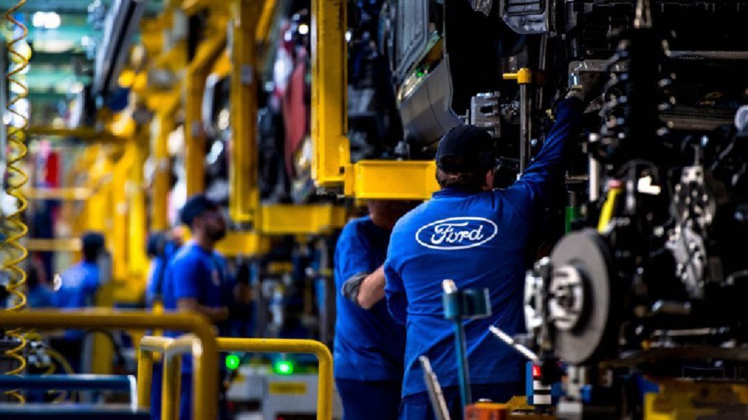 Cadena de montaje de la factoría Ford de Almussafes (archivo) Cadena de montaje de la factoría Ford de Almussafes (archivo)