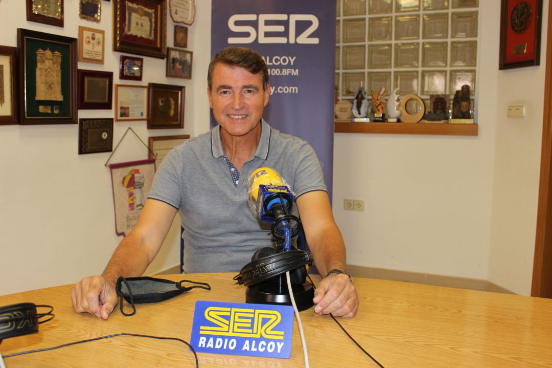 Jordi Raül Verdú, en l'estudi central de Radio Alcoy Jordi Raül Verdú, en l'estudi central de Radio Alcoy