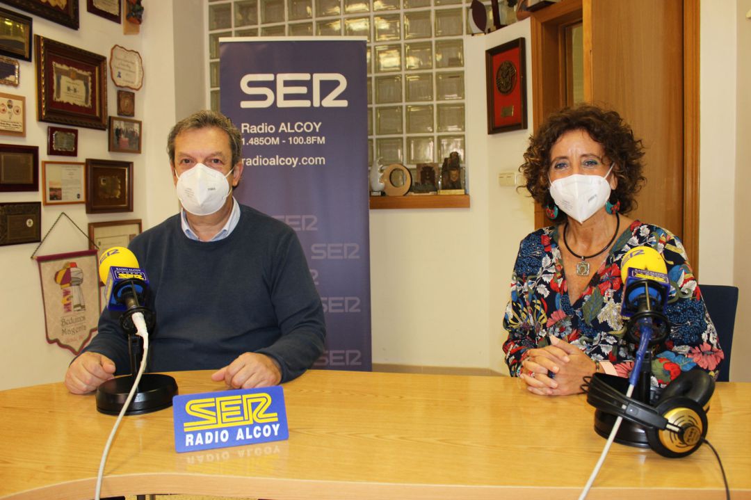 José María Gadea y Lucía Agud en el estudio central de Radio Alcoy José María Gadea y Lucía Agud en el estudio central de Radio Alcoy