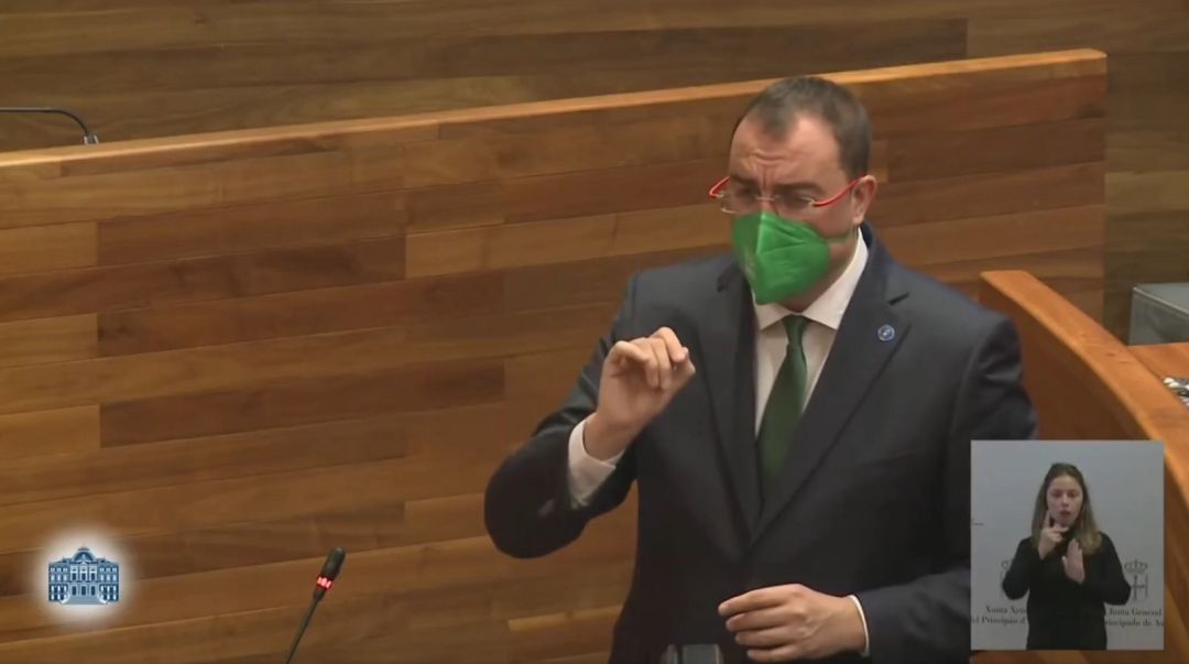 Barbón, durante su intervención en el pleno de la Junta Barbón, durante su intervención en el pleno de la Junta