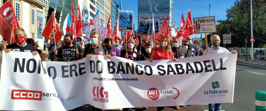 Protestas en A Coruña por el ERE del Banco Sabadell Protestas en A Coruña por el ERE del Banco Sabadell
