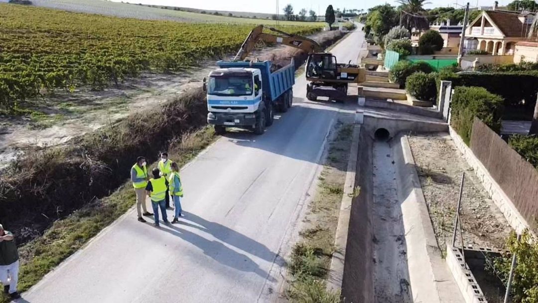 Algunos de los trabajos efectuados en la zona Algunos de los trabajos efectuados en la zona