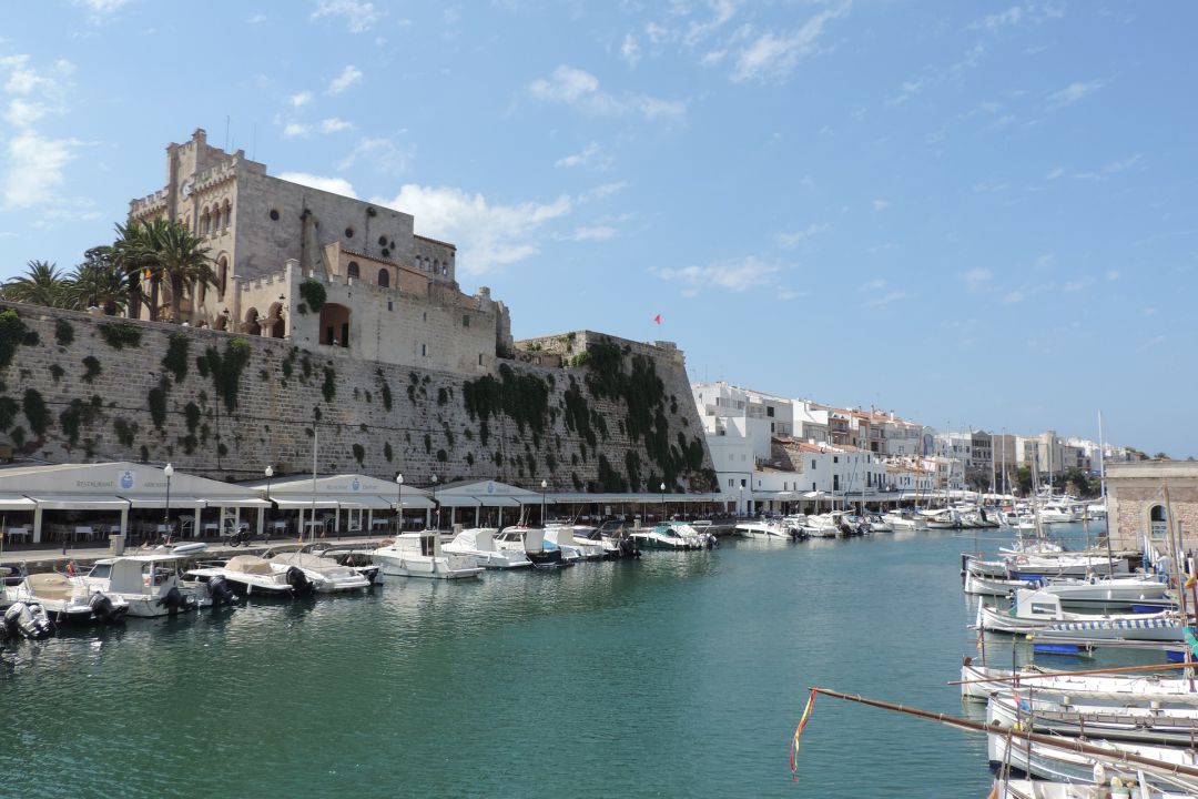 116 amarradors temporals de Ciutadella i 29 de Fornells han de renovar el permís per mantenir la plaça. 116 amarradors temporals de Ciutadella i 29 de Fornells han de renovar el permís per mantenir la plaça.
