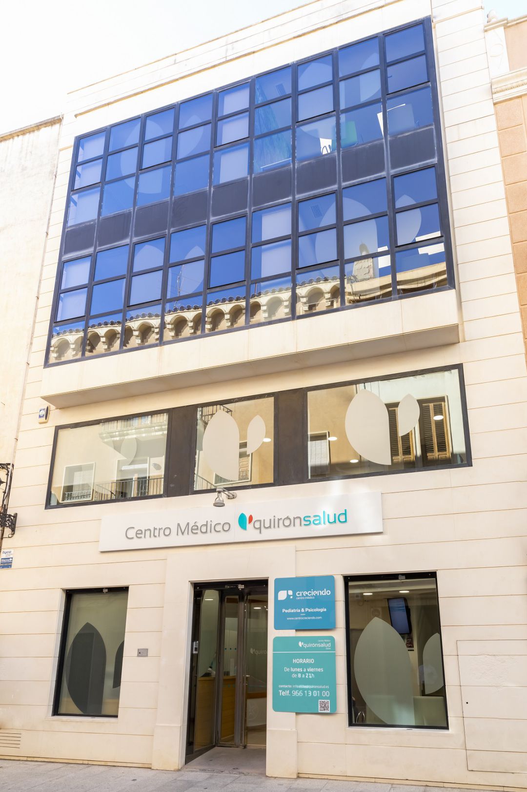 Fachada del centro médico de Quirónsalud en Elche Fachada del centro médico de Quirónsalud en Elche