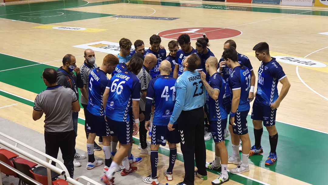 El equipo durante un tiempo muerto El equipo durante un tiempo muerto
