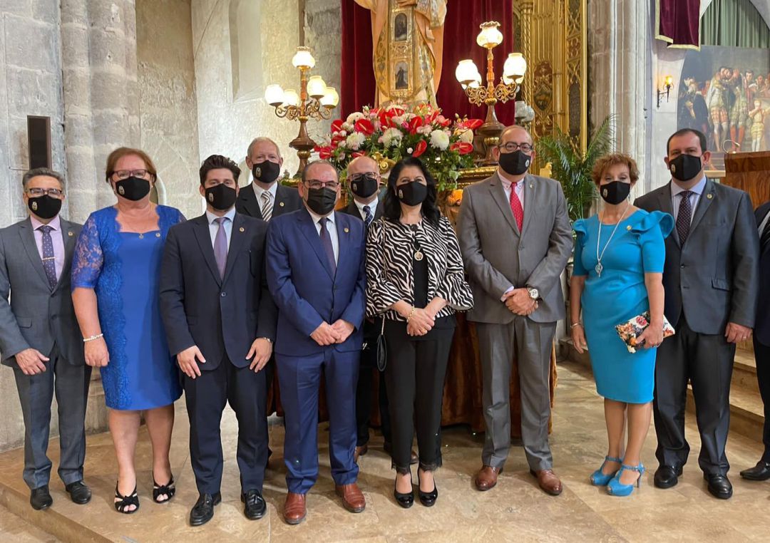 La Junta Mayor de Hermandades de la Semana Santa de Gandia en la celebración del día de Sant Francesc de Borja La Junta Mayor de Hermandades de la Semana Santa de Gandia en la celebración del día de Sant Francesc de Borja