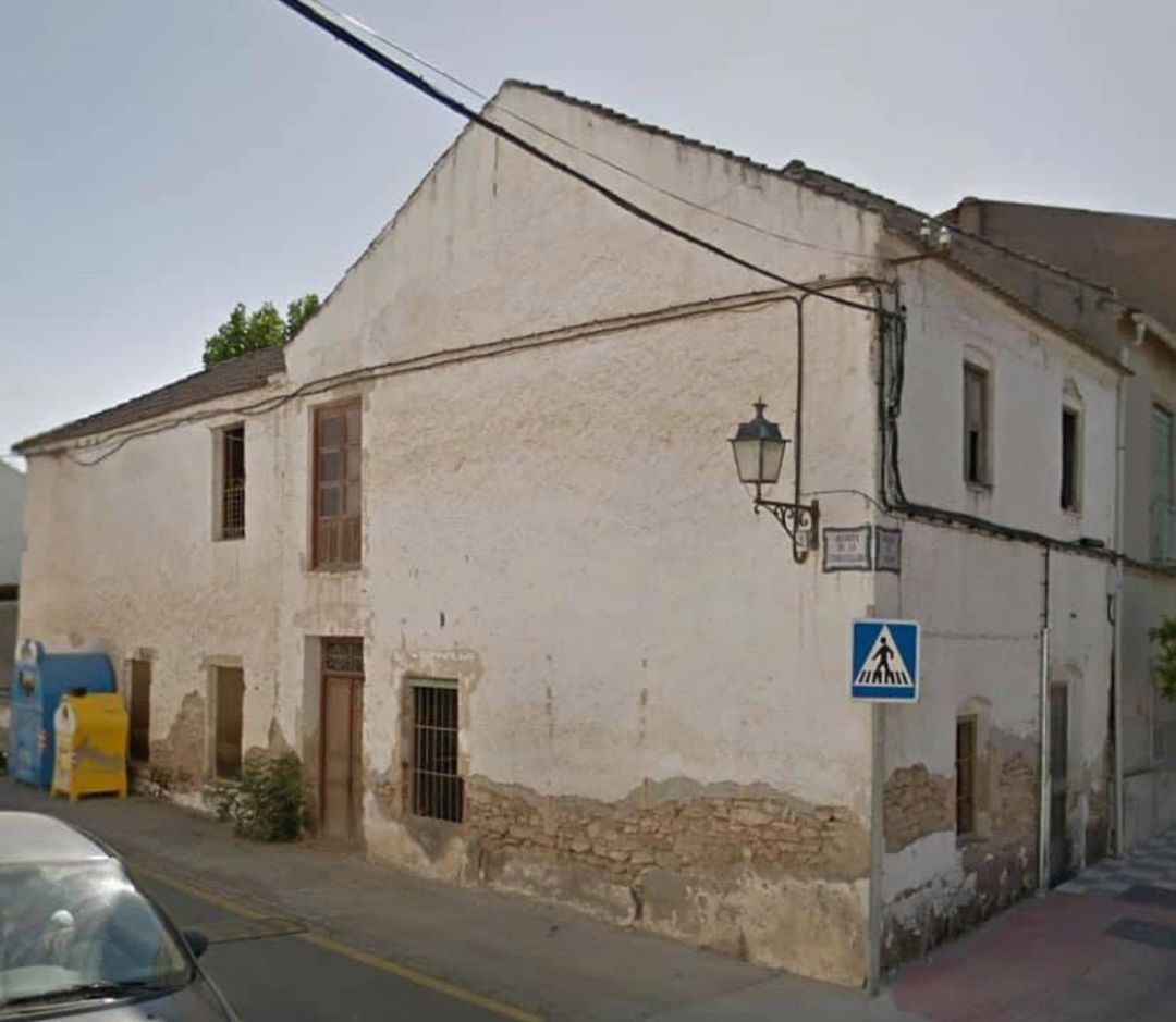 Vivienda adquirida por el Ayuntamiento de Vegas del Genil (Granada) para derribarla y mejorar el acceso al barrio de El Ventorrillo Vivienda adquirida por el Ayuntamiento de Vegas del Genil (Granada) para derribarla y mejorar el acceso al barrio de El Ventorrillo