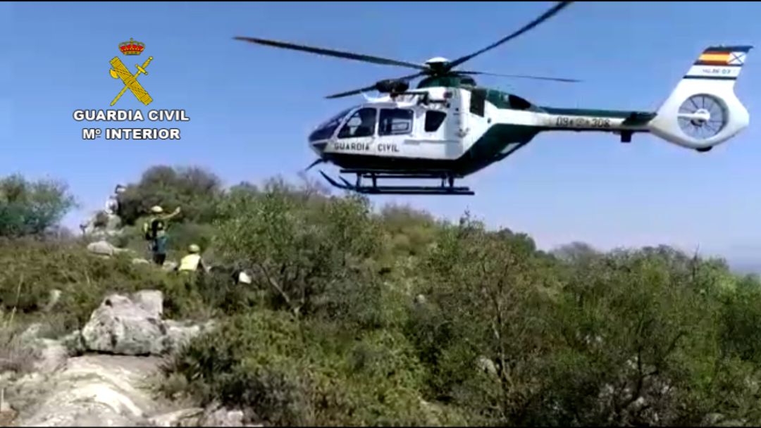 Rescate aéreo de una senderista en Morón de la Frontera Rescate aéreo de una senderista en Morón de la Frontera