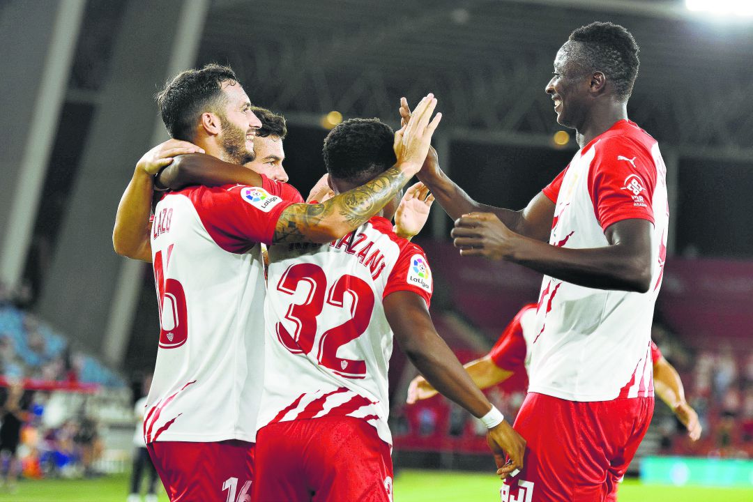 Felicidad en un Almería que es el líder de Segunda. Felicidad en un Almería que es el líder de Segunda.