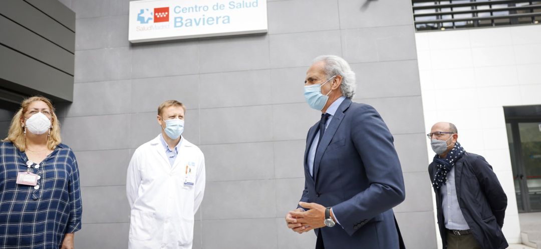 El consejero de Ssanidad, Enrique Ruiz, Escudero, en el centro de salud Baviera El consejero de Ssanidad, Enrique Ruiz, Escudero, en el centro de salud Baviera