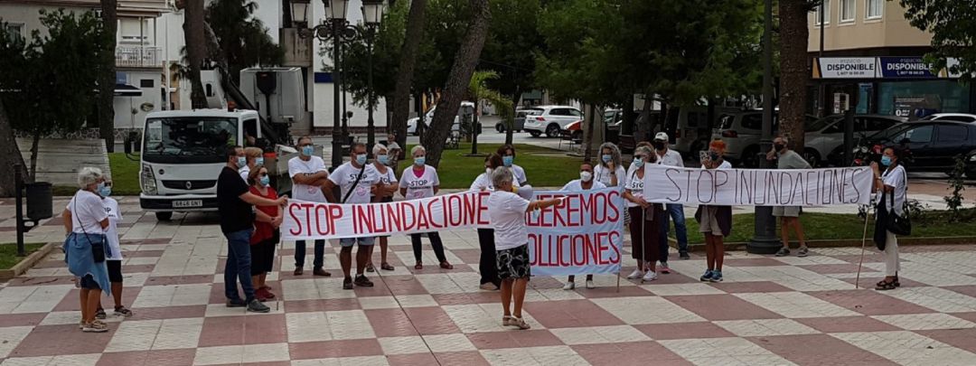Protestas vecinales frente al Ayuntamiento Protestas vecinales frente al Ayuntamiento