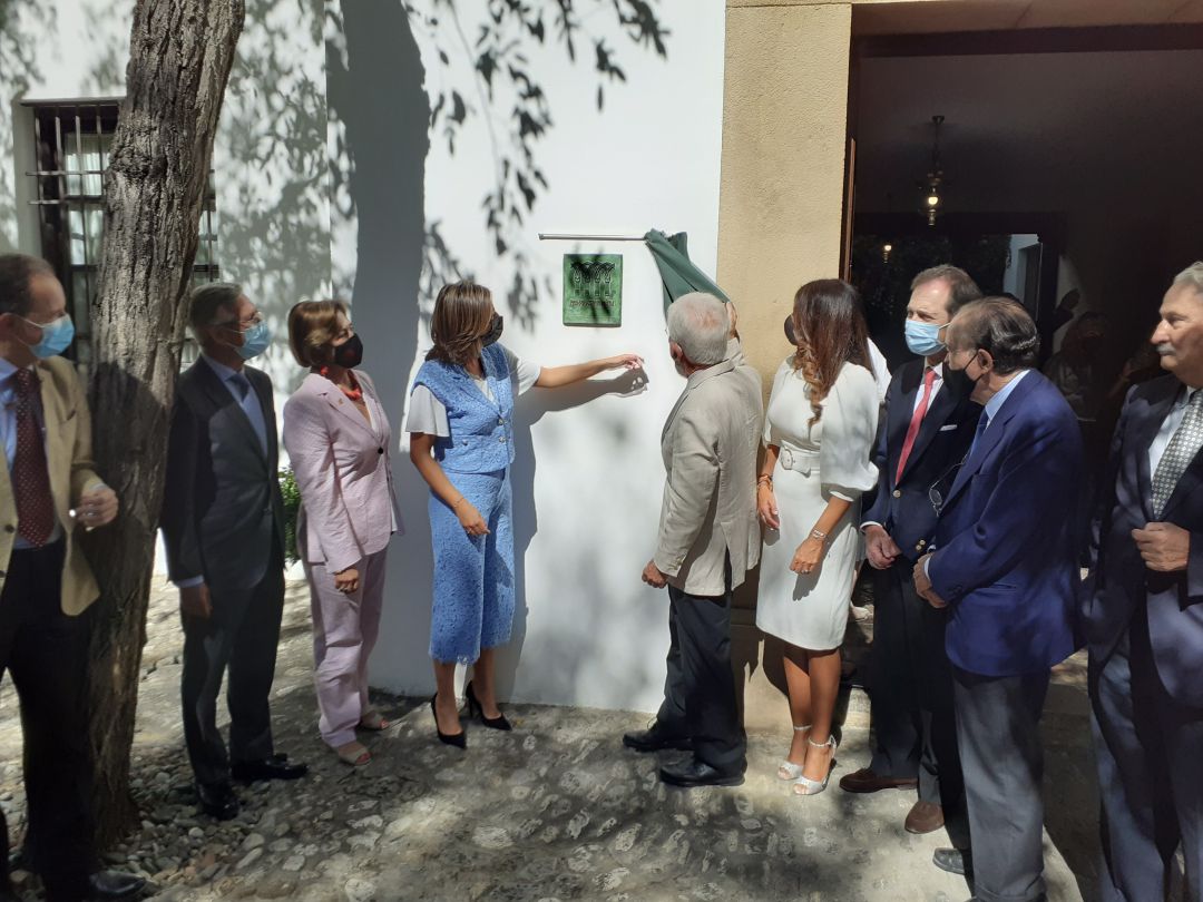 Este viernes se ha descubierto una placa conmemorativa en uno de los patios de la Maestranza Este viernes se ha descubierto una placa conmemorativa en uno de los patios de la Maestranza
