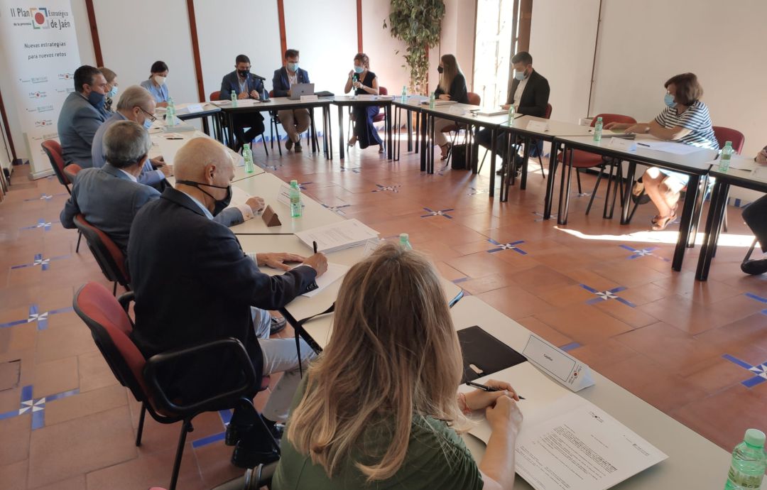 Distintos agentes sociales de la provincia de Jaén se han reunido, este viernes, para poder abordar las fortalezas y debilidades de esta tierra Distintos agentes sociales de la provincia de Jaén se han reunido, este viernes, para poder abordar las fortalezas y debilidades de esta tierra