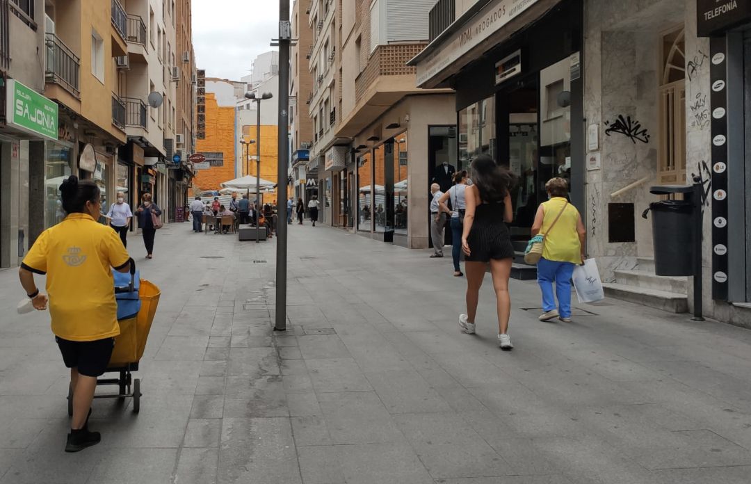 Las calles de la provincia recuperan, poco a poco, la ansiada nueva normalidad de la que todo el mundo habla Las calles de la provincia recuperan, poco a poco, la ansiada nueva normalidad de la que todo el mundo habla