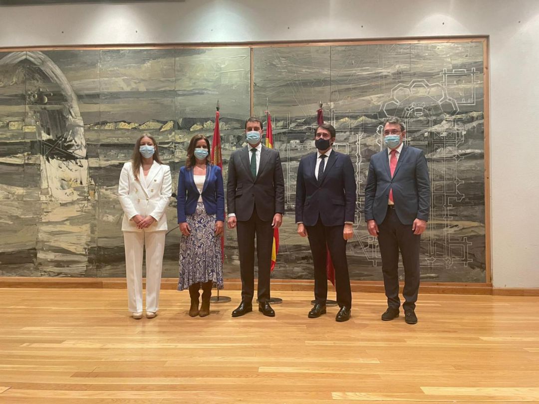 Muñoz junto a los consejeros Amigo, Ibáñez y Quiñones y el delegado saliente Juan Martínez Majo Muñoz junto a los consejeros Amigo, Ibáñez y Quiñones y el delegado saliente Juan Martínez Majo